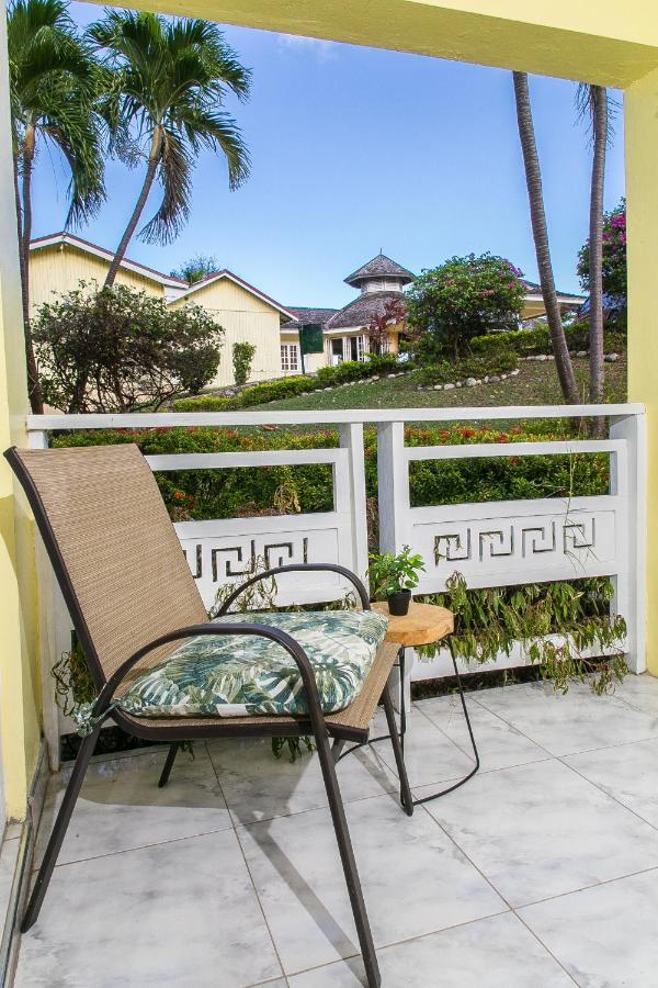 Quaint Mini-Mystic Studio! Appartement Ocho Rios Buitenkant foto